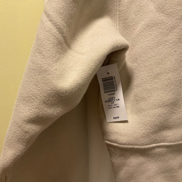 Aritzia TNA Cozy Fleece Perfect 1/4 Zip Sweatshirt NWT - Picture 5 of 7